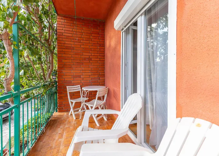 Tinka, No 1 Guest house Starigrad Paklenica